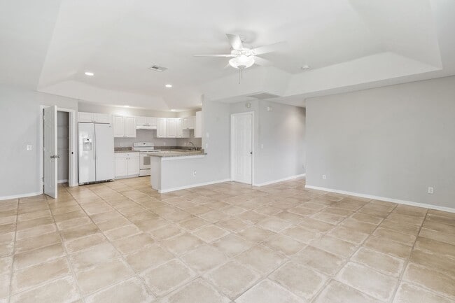 Building Photo - Spacious Duplex in SW Cape Coral