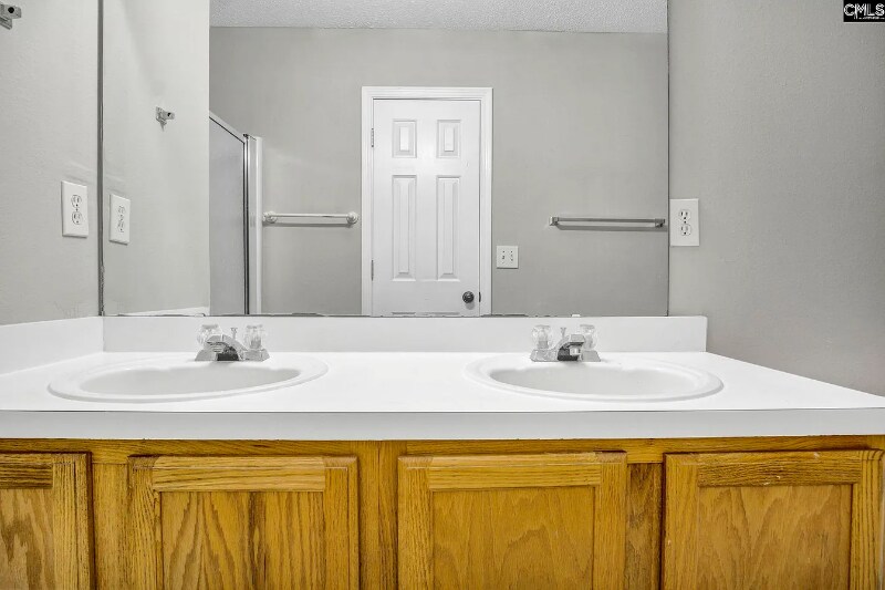 Building Photo - 303 Castle Ridge Dr