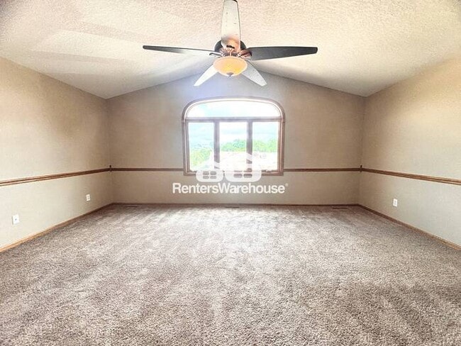 Building Photo - 3 bedroom/3 bath Townhome in Norwalk for Rent