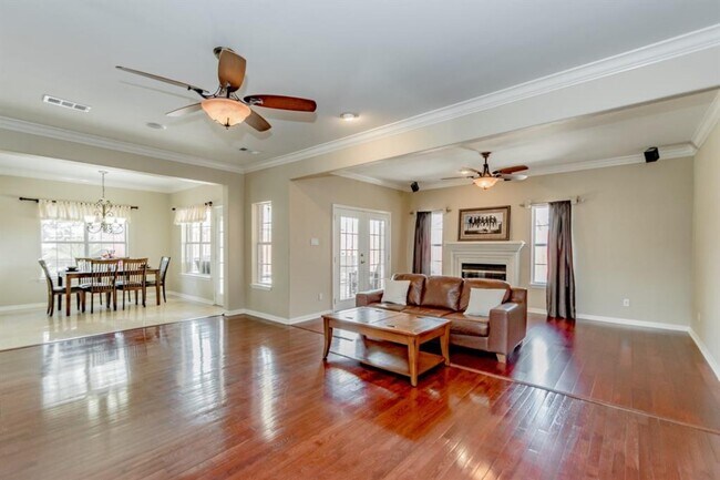 Building Photo - 303 N Elder Grove Dr