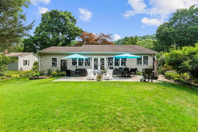 Building Photo - 24 Topstone Dr
