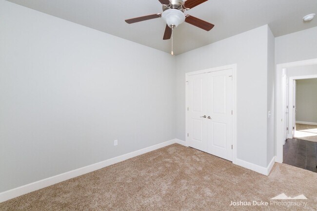 Building Photo - 3 bedroom 2 bath modern style home minutes from I-49 and Fayetteville access !!