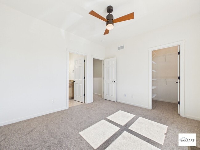 Building Photo - Two Level Townhouse Available February 1, 2026