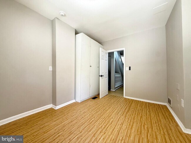 Building Photo - 1004 Girard St NW