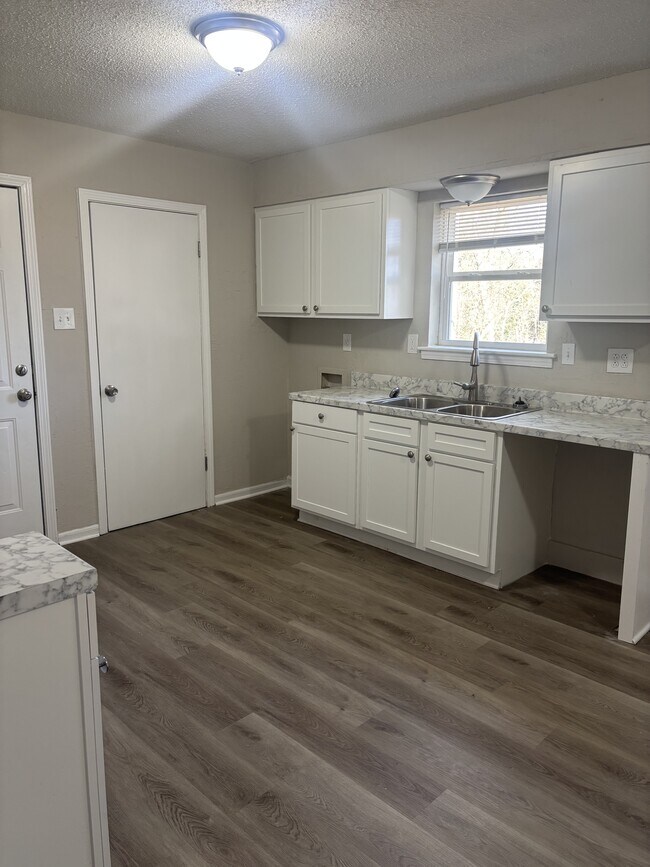 Building Photo - 5052 Blacksmith Dr