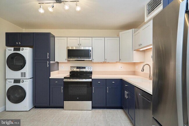 Building Photo - 1800 Old Meadow Rd