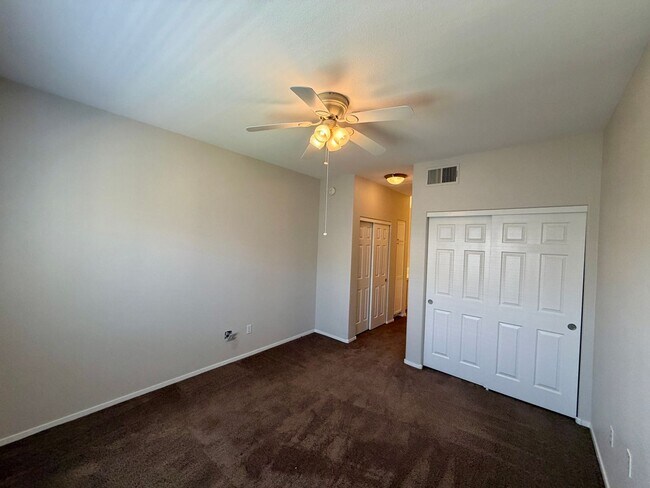 Building Photo - 2291 W Horizon Ridge Pkwy