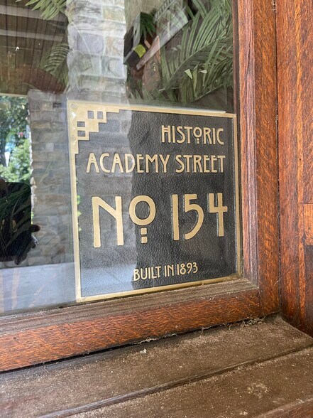 Building Photo - 154 Academy St