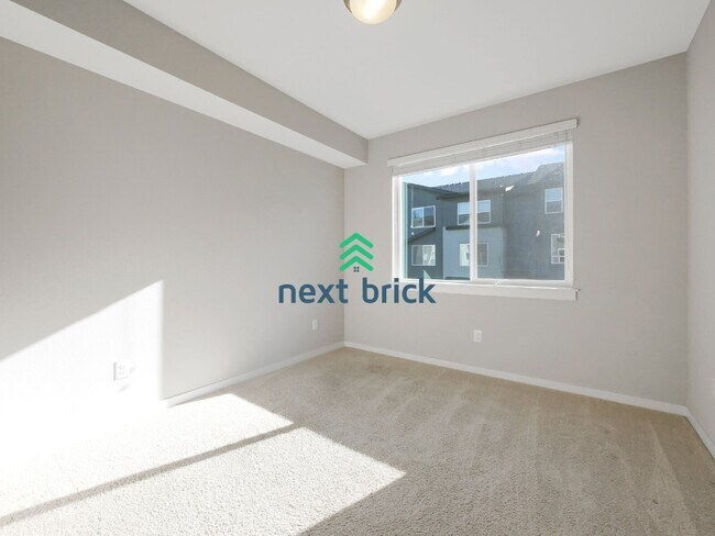 Building Photo - 3 Bed and 3 Bath Stunning Townhome is Available for Rent!