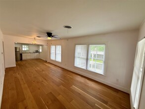 Building Photo - 2727 Old Houston Rd