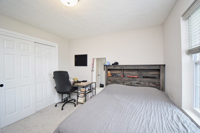 Building Photo - 7164 Glenvalley Dr