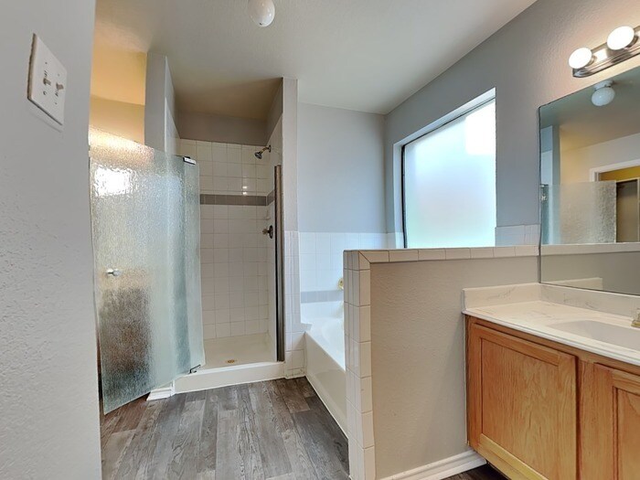 Building Photo - 11825 Hickory Garden Dr