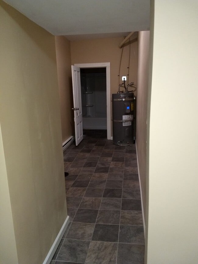 Building Photo - Pet Negotiable Four Bedroom Home