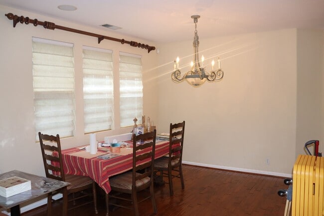 Building Photo - Communication Hill 4 bed 2.5 bath Single Family Home