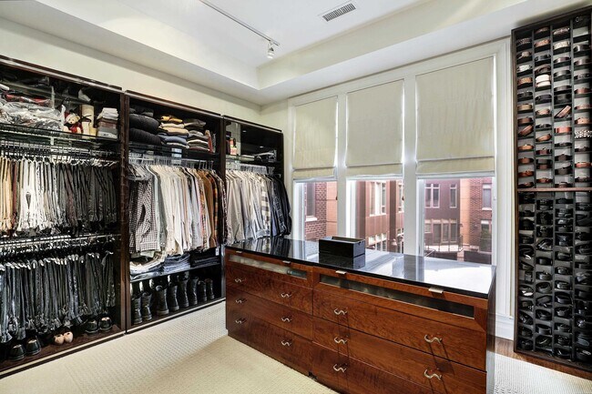 Building Photo - 3 Henley Pl