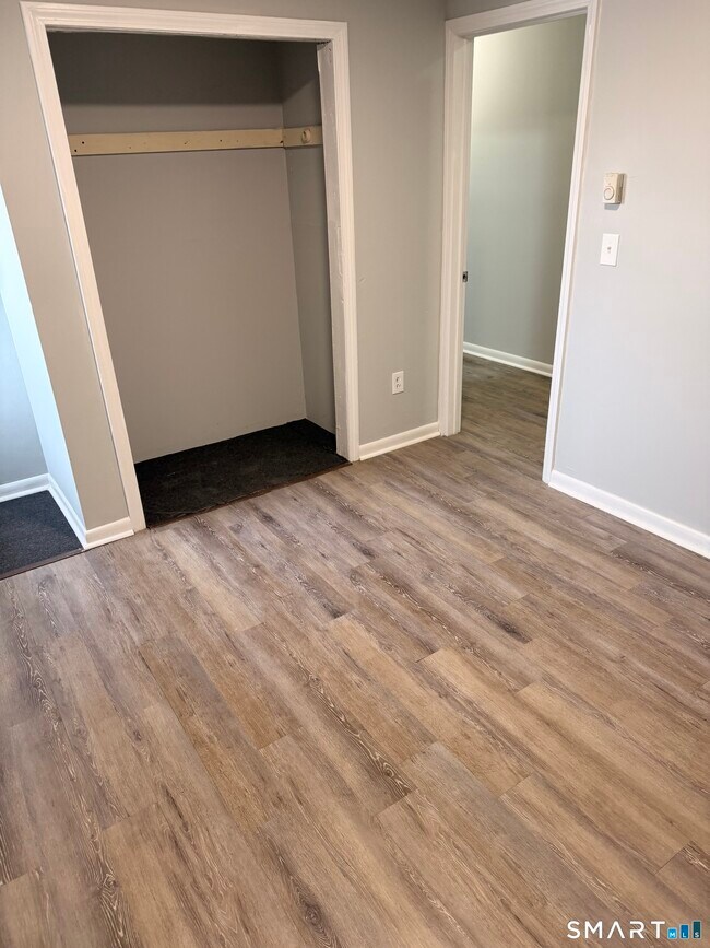 Building Photo - 197 S Leonard St