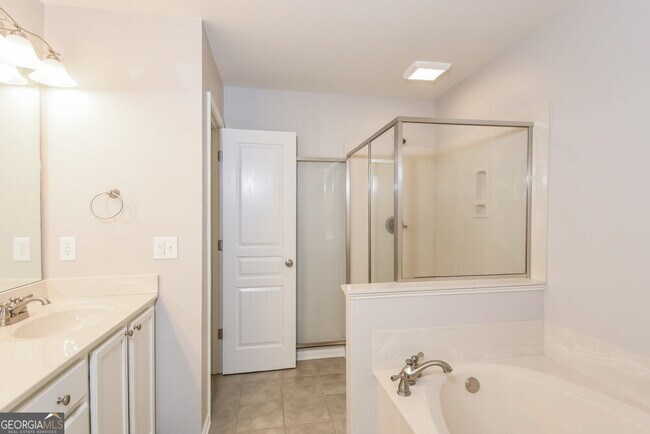 Building Photo - 121 Townview Dr