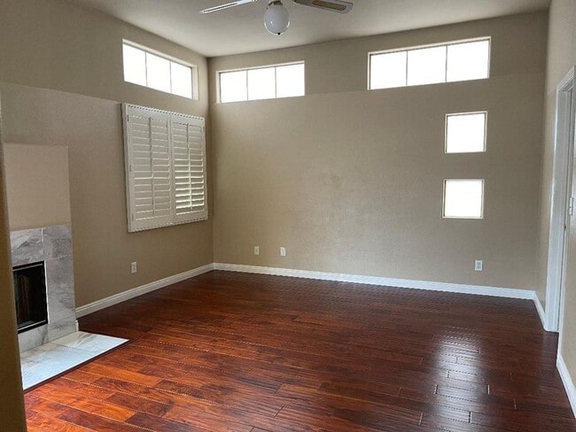 Building Photo - SPACIOUS 3BR/2.5BA EASTSIDE TOWNHOME FOR LEASE