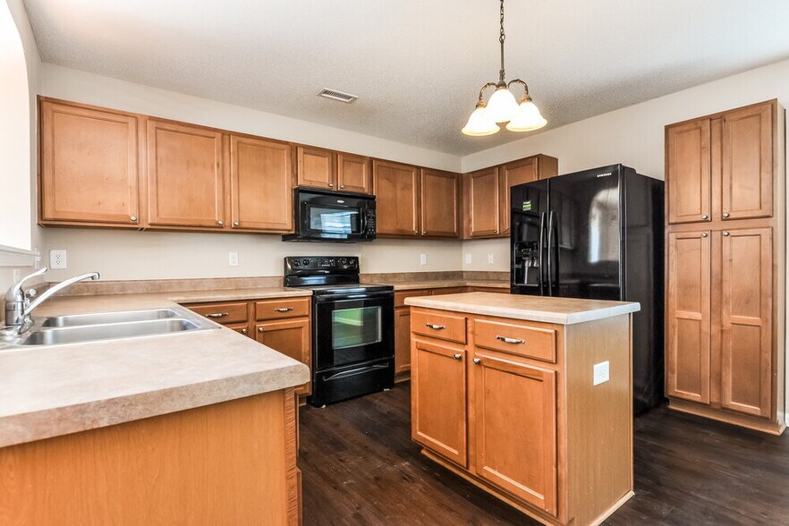 Building Photo - 63 Brookhaven Dr