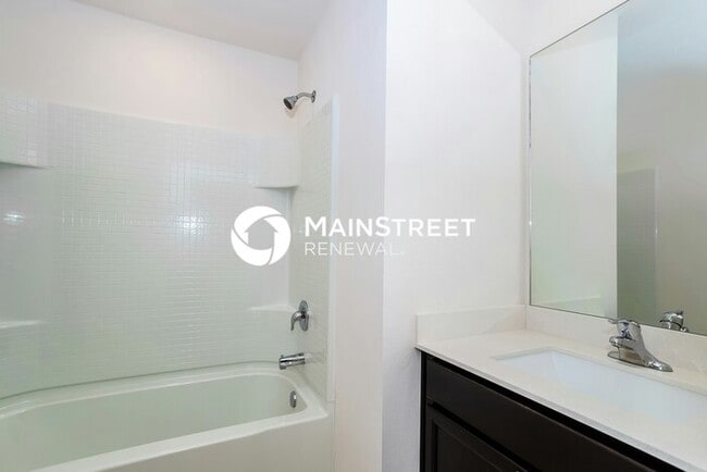 Building Photo - 3 Bedroom Pet-Friendly Home in Dundee, FL with Main Street Renewal