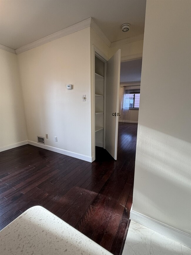 Building Photo - 27 Marina Ky