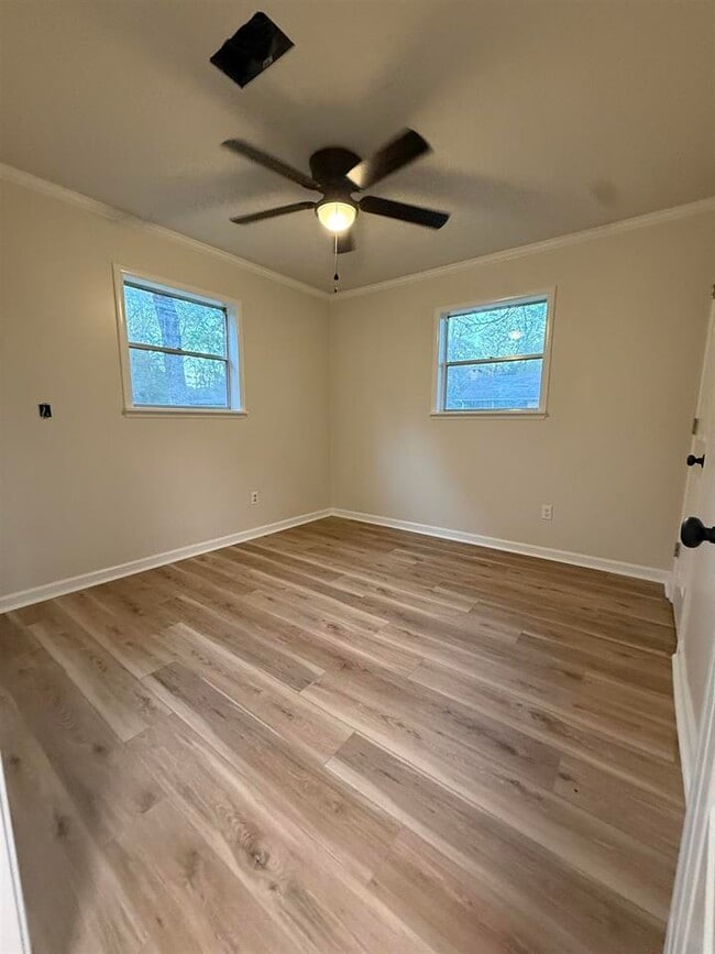 Building Photo - 917 W Wildwood Dr