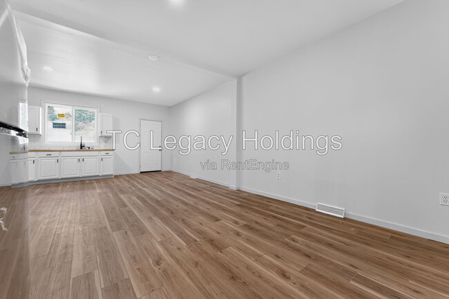 Building Photo - 87 Crisfield St