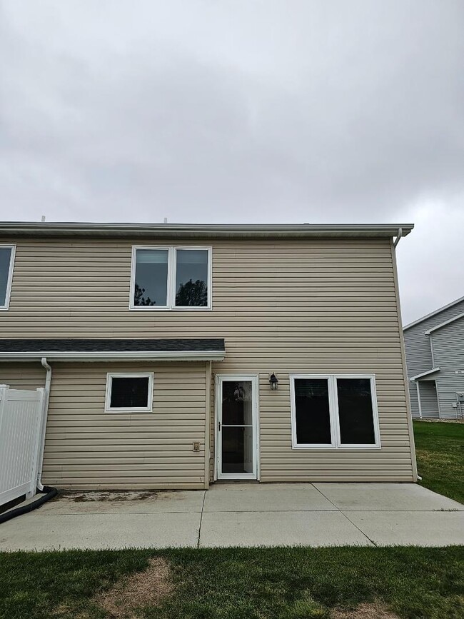 Building Photo - 4223 Serenity Ct