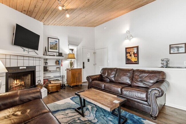Building Photo - 3 Bed, 2 bath Condo on Whitefish Lake