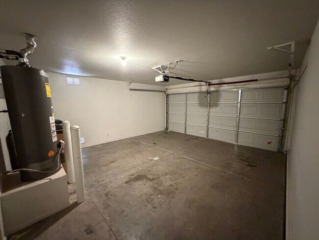 Building Photo - Beautiful 4 Bedroom Home for Rent in Goodyear!