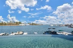 Building Photo - 168 Lake Point Blvd