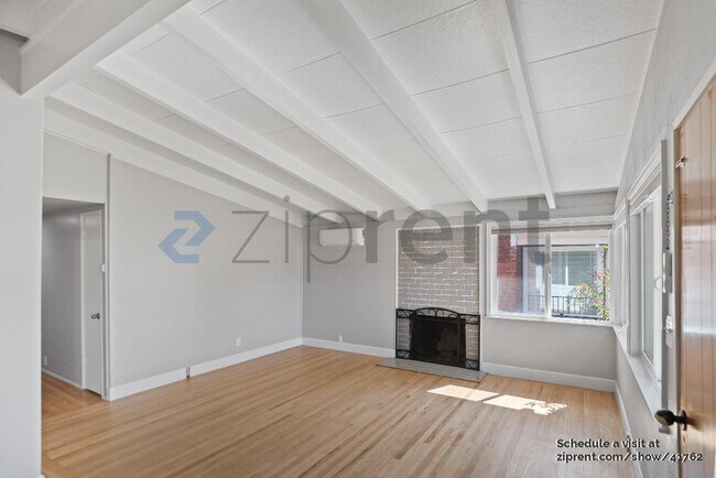 Building Photo - 3350 Pepper Tree Ln