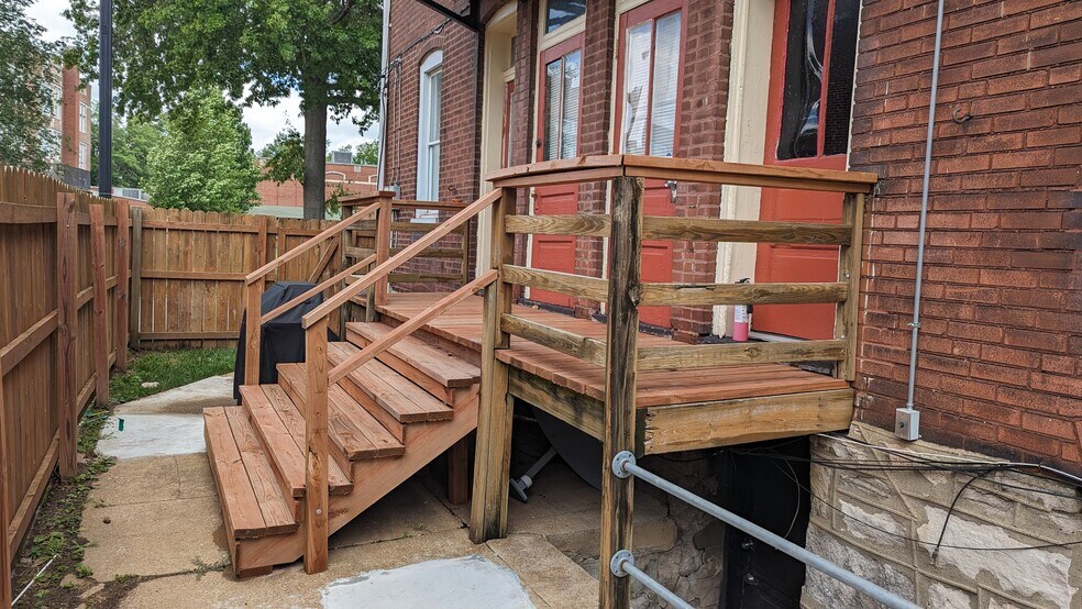 Building Photo - 2203 Jules St