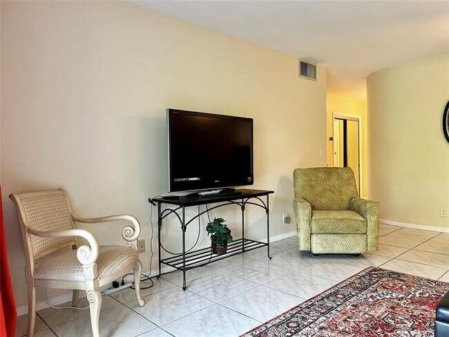 Building Photo - 2271 NE 68th St