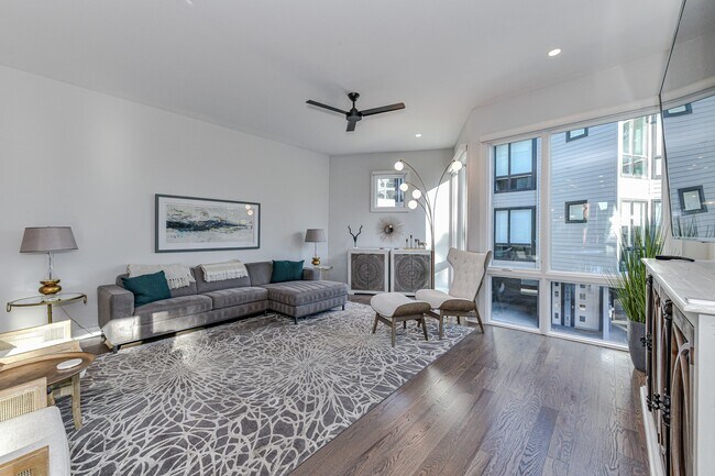 Building Photo - 1072 Kenilworth Ave