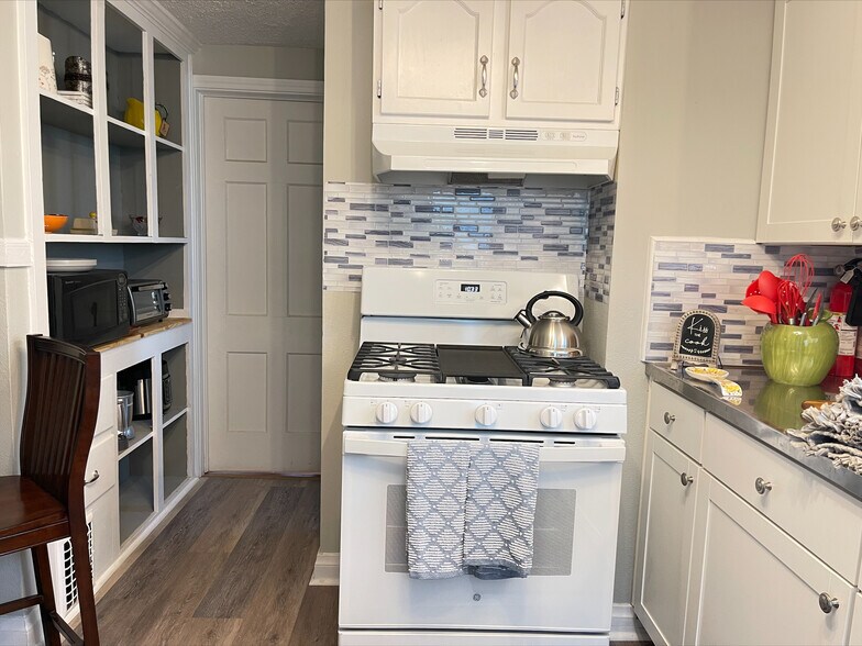 Kitchen - 120 Edgemont Rd