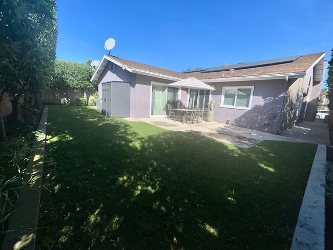 Building Photo - Beautiful Fully Furnished 4Bed/2Bath Home for Rent