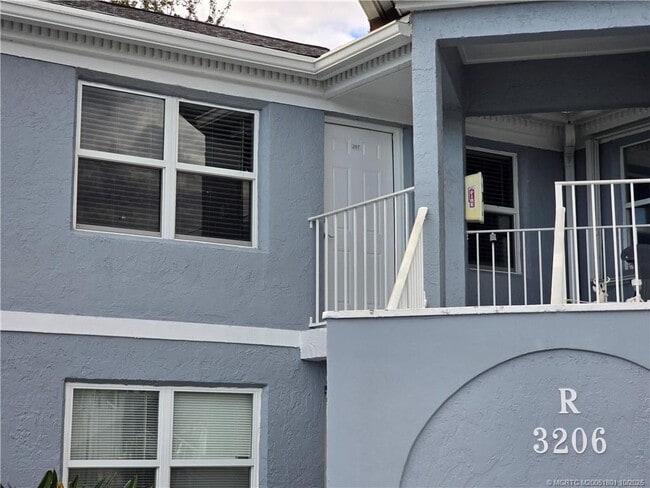 Building Photo - 3206 SE Aster Ln