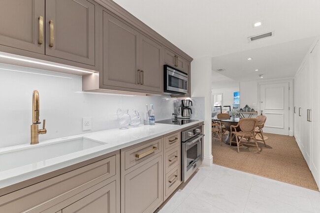 Building Photo - 2774 S Ocean Blvd