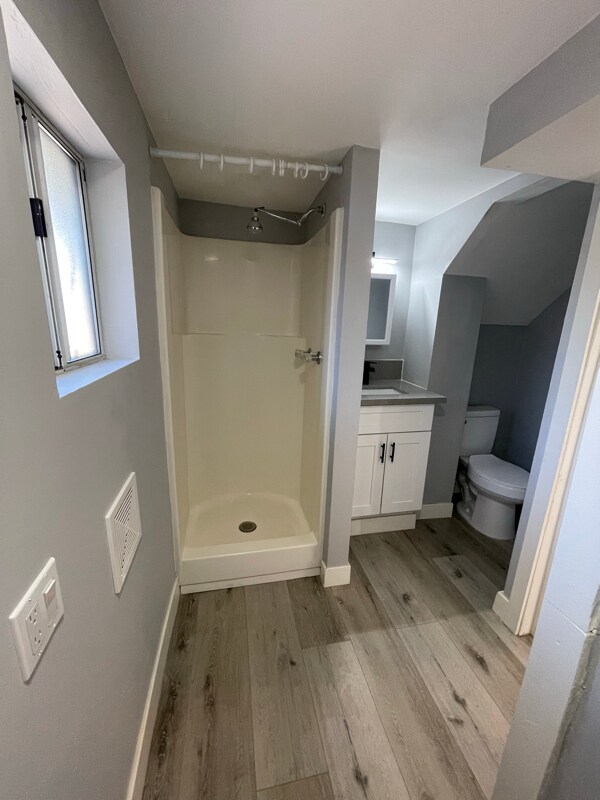 Building Photo - 214 Spruce St