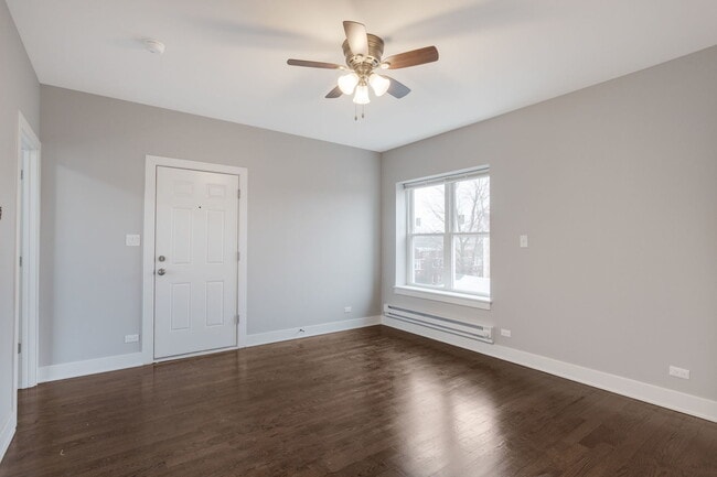 Building Photo - 8022 S Ellis Ave