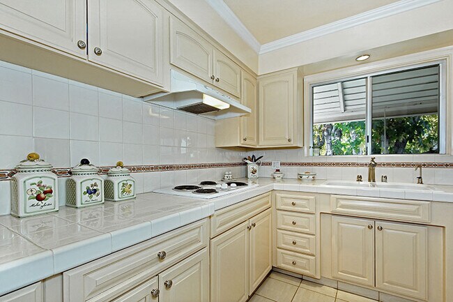 Kitchen - 1233 N Columbus Ave