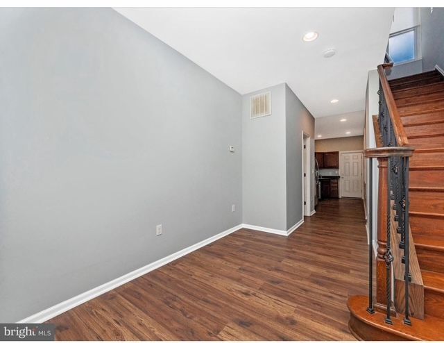 Building Photo - 420 N Collington Ave