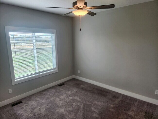 Building Photo - 2728 Yordi Dr