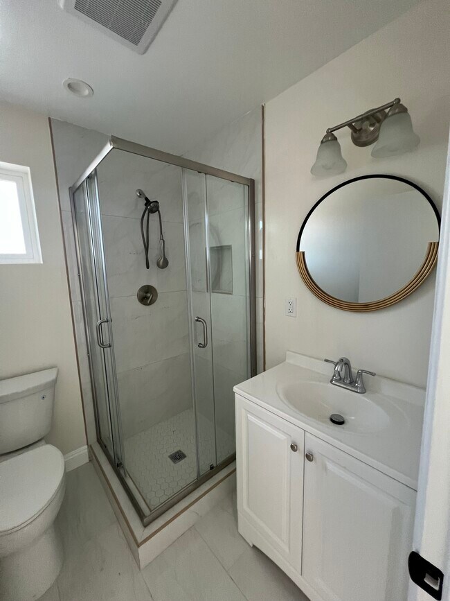 Building Photo - 14826 Vanowen St