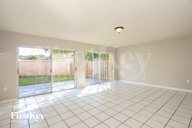 Building Photo - 12324 SW 143rd Ln