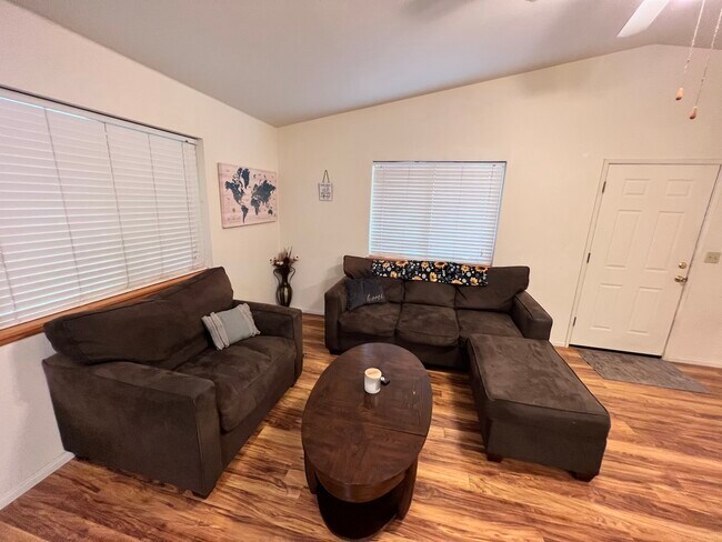 Building Photo - 21896 Fallview Dr
