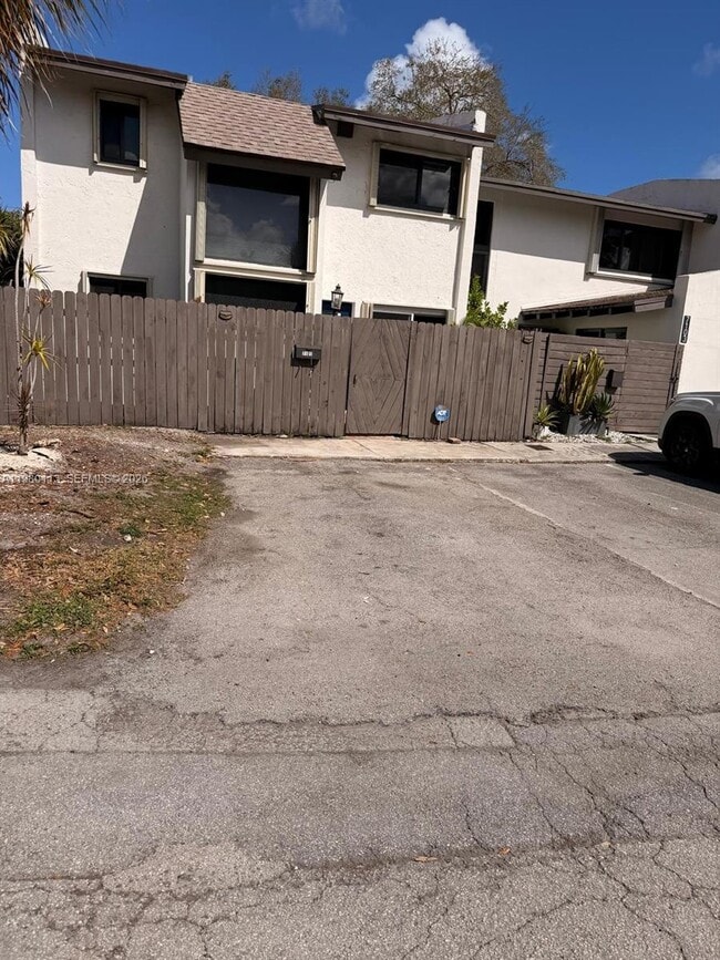 Building Photo - 7101 SW 113th Ct