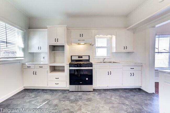 Building Photo - Charming 3/1 Near TU! Make this your new home!