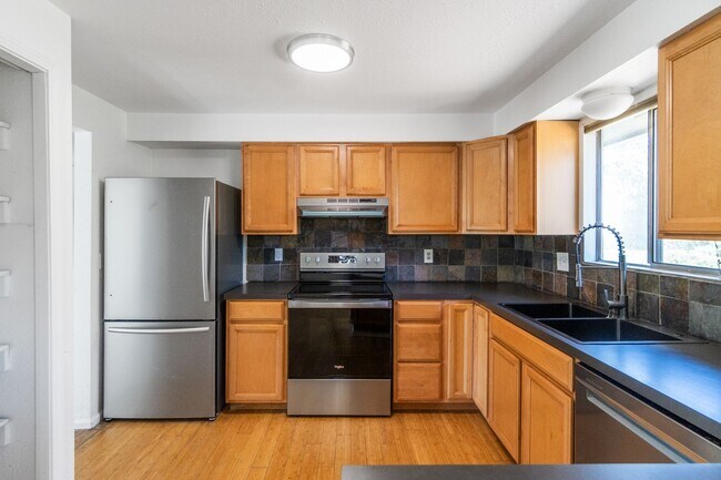 Building Photo - Gorgeous Single Family Home in Spokane's S...
